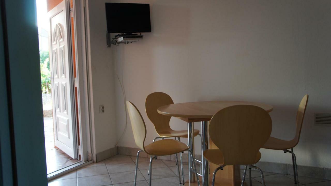 Ivo Apartments 罗戈兹尼察 外观 照片